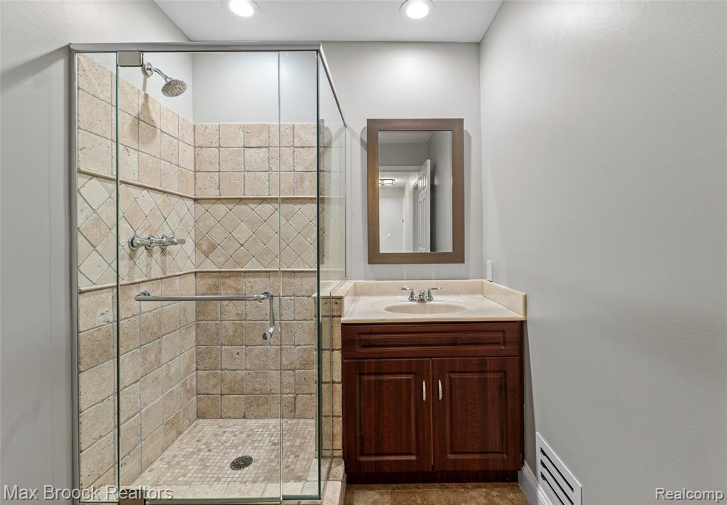 5163 Woodlands Drive, Bloomfield Hills, MI 48302 — Photo 23