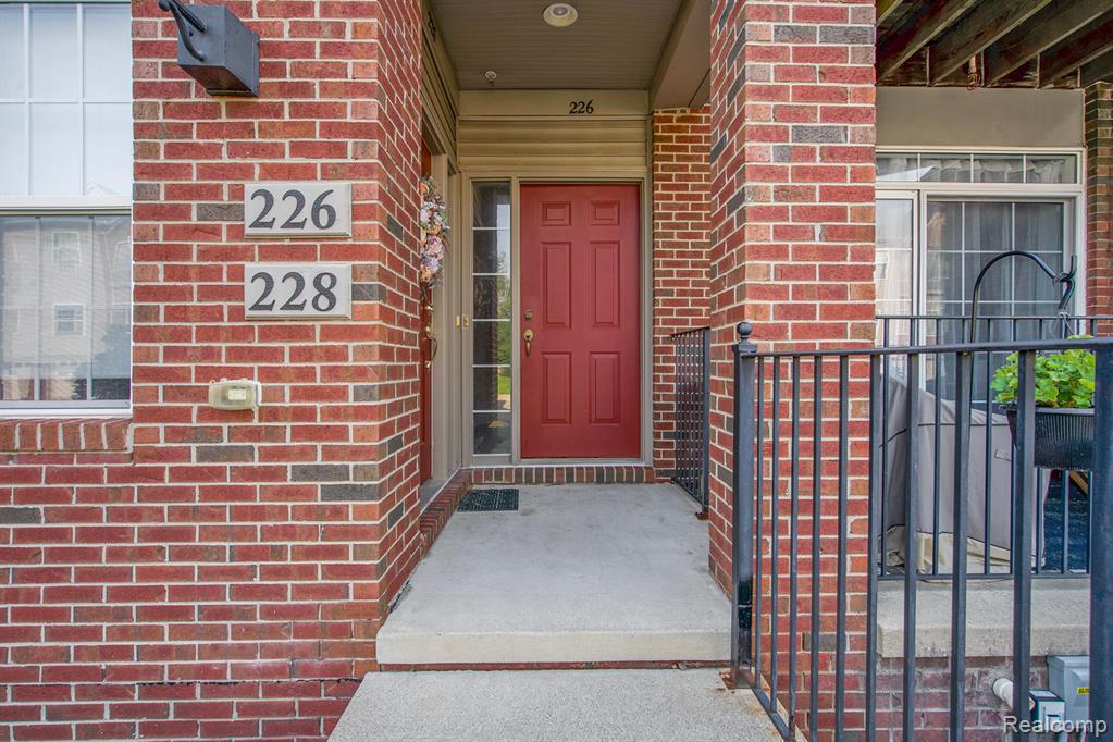 226 W OAKBROOK Drive, Ann Arbor, MI 48103 — Photo 3