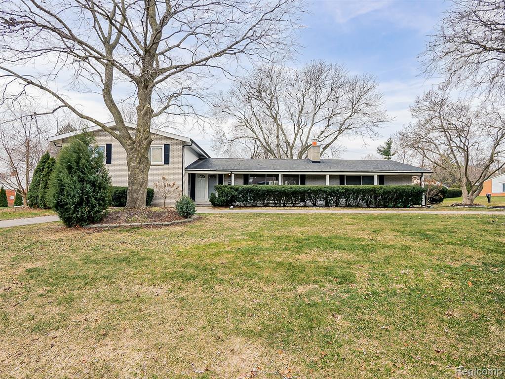 6775 Cedarbrook Drive, Bloomfield Hills, MI 48301 — Photo 37