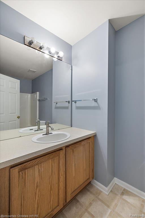 9773 RAVENSHIRE Drive, Ypsilanti, MI 48198 — Photo 28