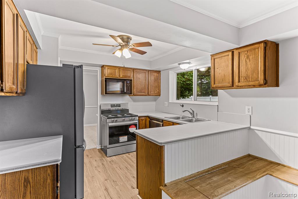 43300 OAKBROOK Court, Canton, MI 48187 — Photo 9