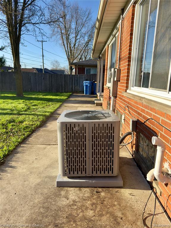 6590 Rockland Street, Dearborn Heights, MI 48127 — Photo 20