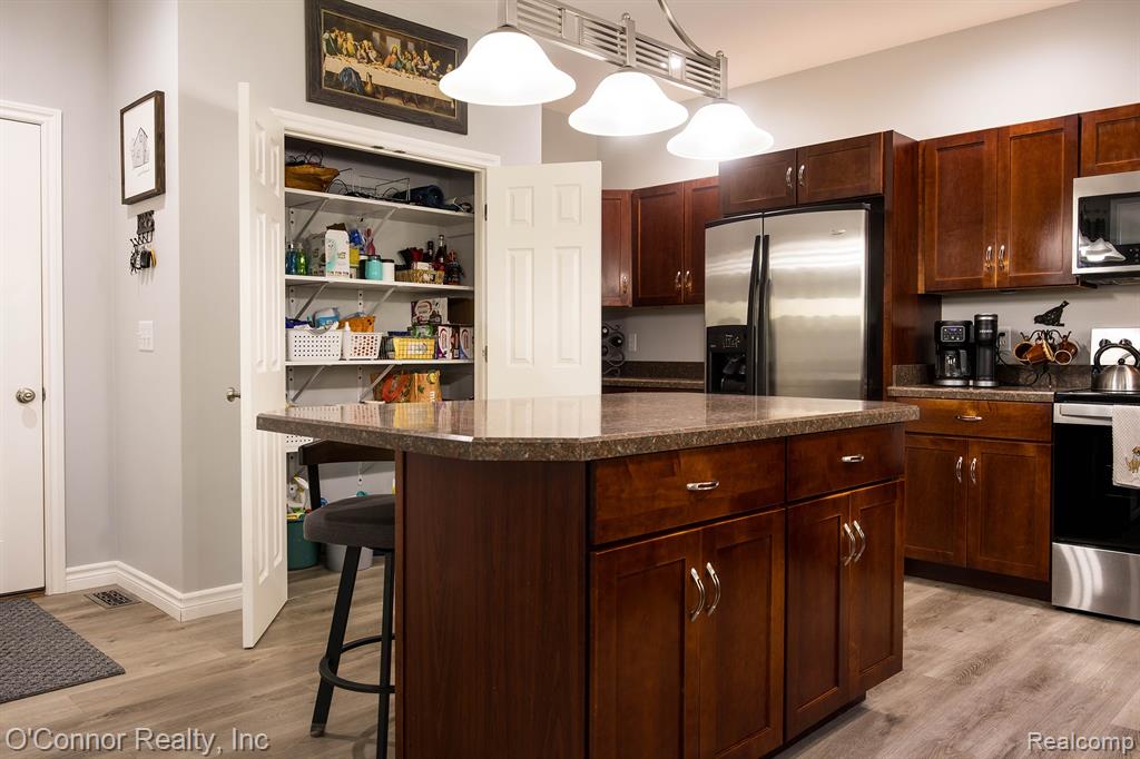 910 Hunter Court, Marysville, MI 48040 — Photo 15