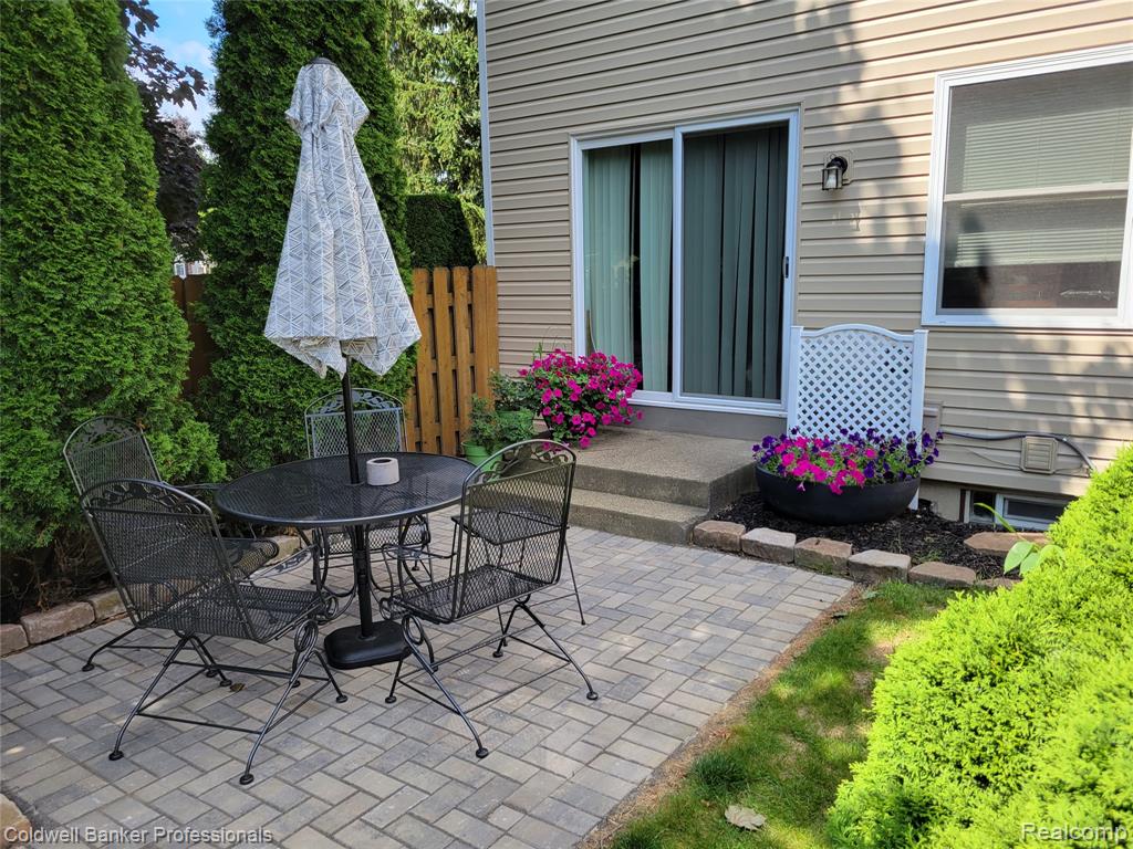 900 Little Hill Court, Rochester Hills, MI 48307 — Photo 21