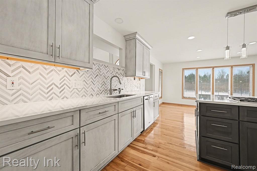 49235 S Fox Drive, Plymouth, MI, 48170