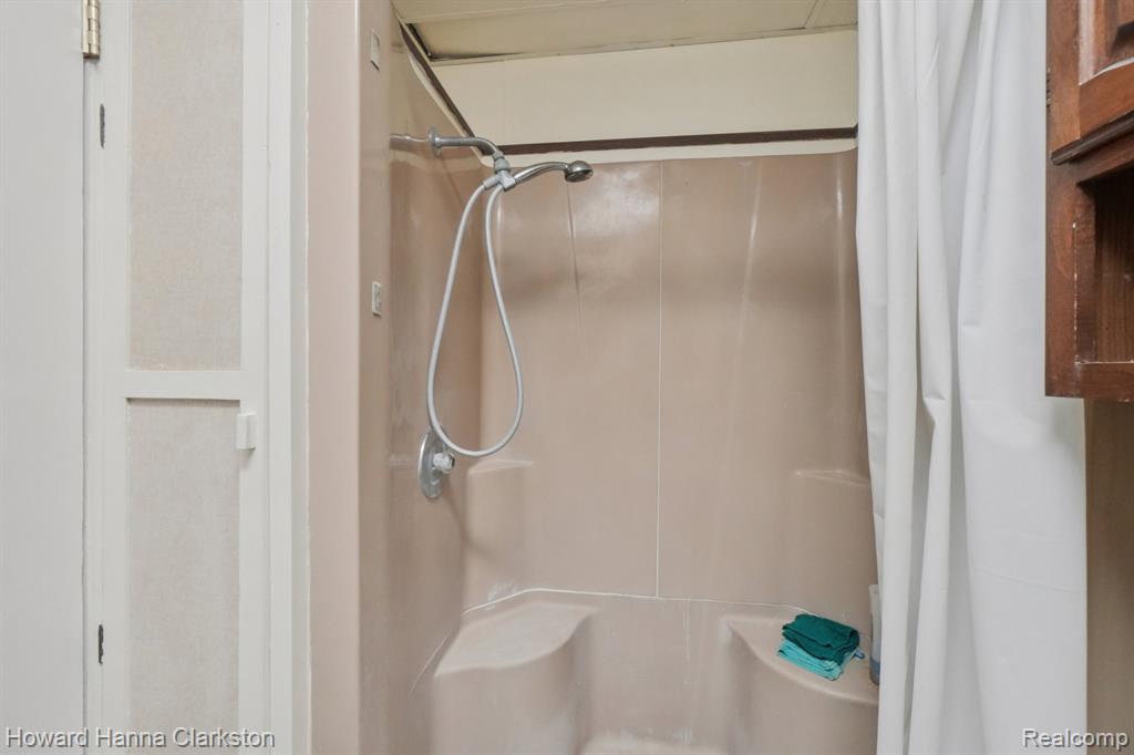 5506 Cruse Avenue, Waterford, MI 48327 — Photo 21