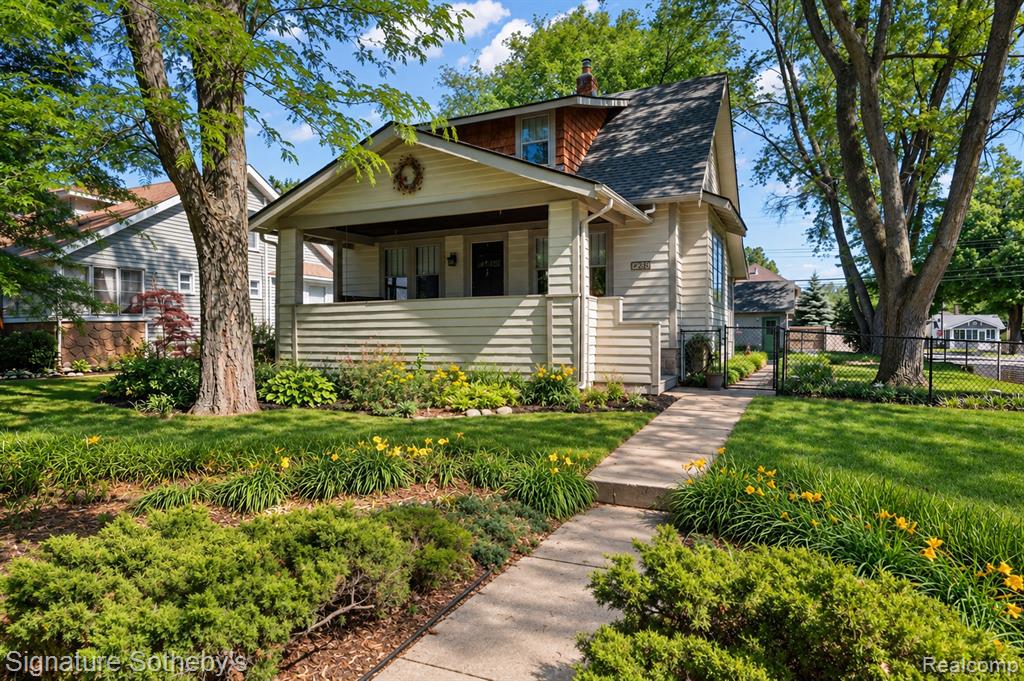 233 E Farnum Avenue, Royal Oak, MI 48067