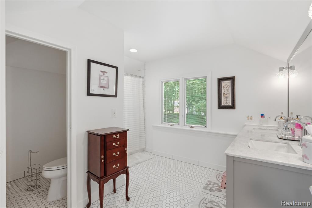 27310 Crestwood Drive, Franklin, MI 48025 — Photo 37