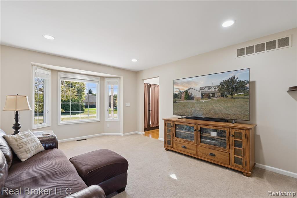 6097 High Valley Drive, White Lake, MI 48383 — Photo 12