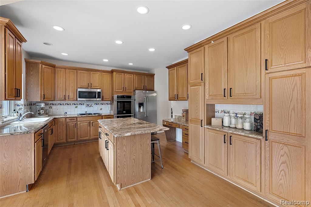 190 Sequoia Lane, Leonard, MI 48367 — Photo 16