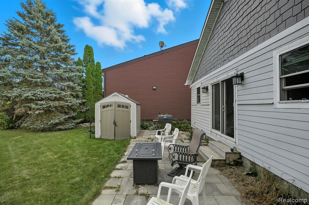 37752 Huron Pointe Drive, Harrison Township, MI — Photo 16
