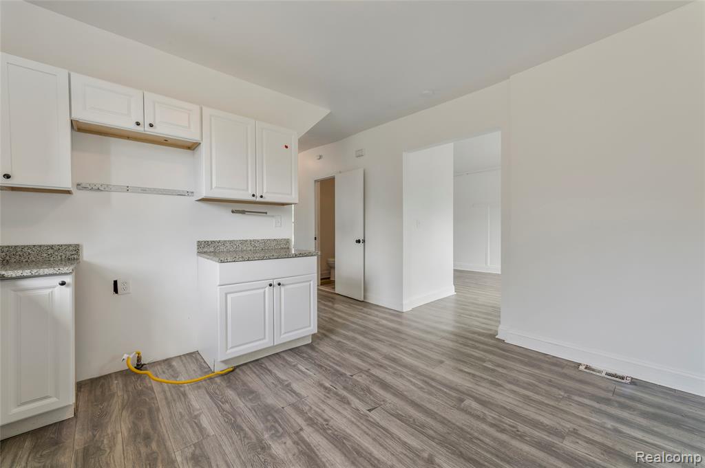 216 Holbrook Street, Detroit, MI 48202 — Photo 19