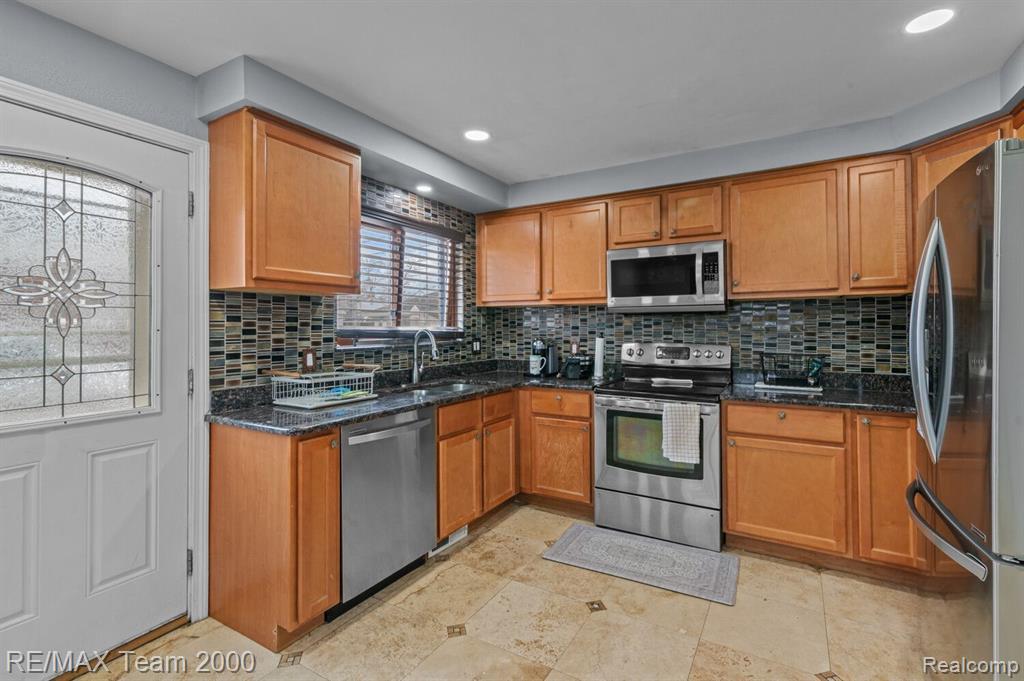 6751 N CHARLESWORTH Street, Dearborn Heights, MI 48127 — Photo 8