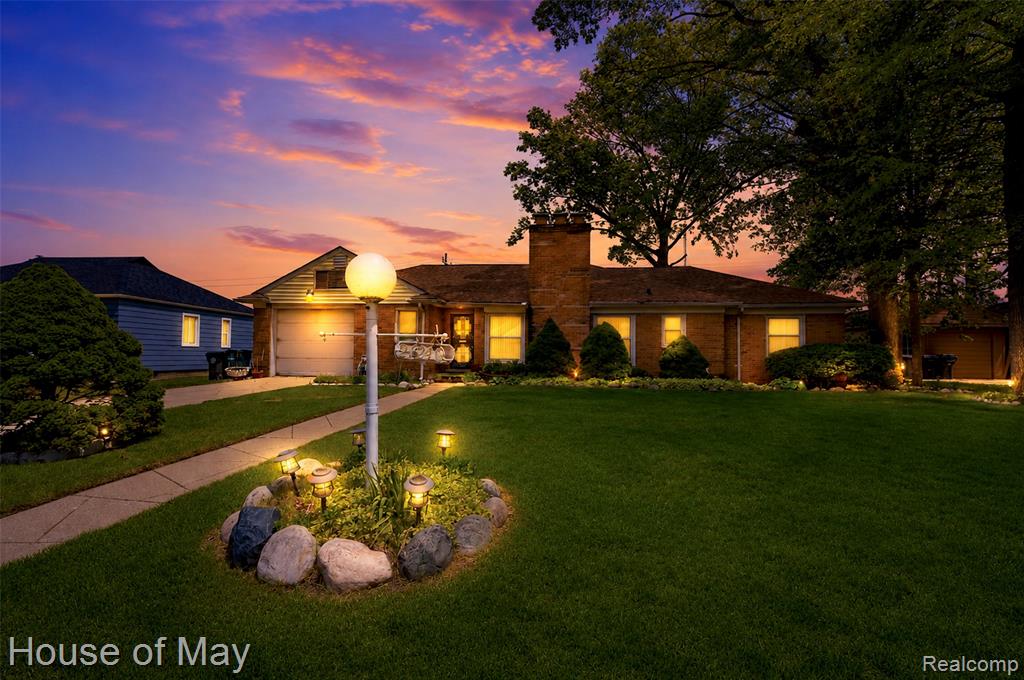 21240 Ridgedale Street, Oak Park, MI 48237