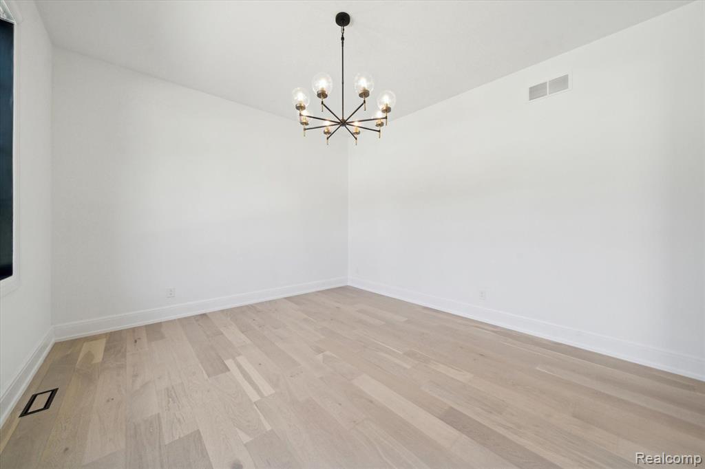 7450 PARKSTONE Lane, Bloomfield Hills, MI 48301 — Photo 17