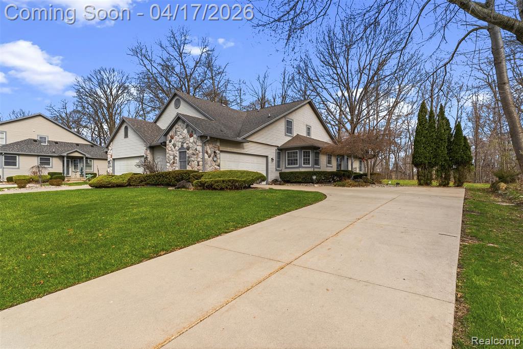 2270 Golden Pond, Fenton, MI, 48430