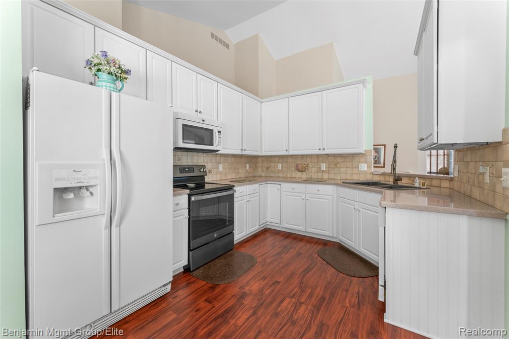 5380 Versailles Avenue, Brighton, MI 48116 — Photo 9