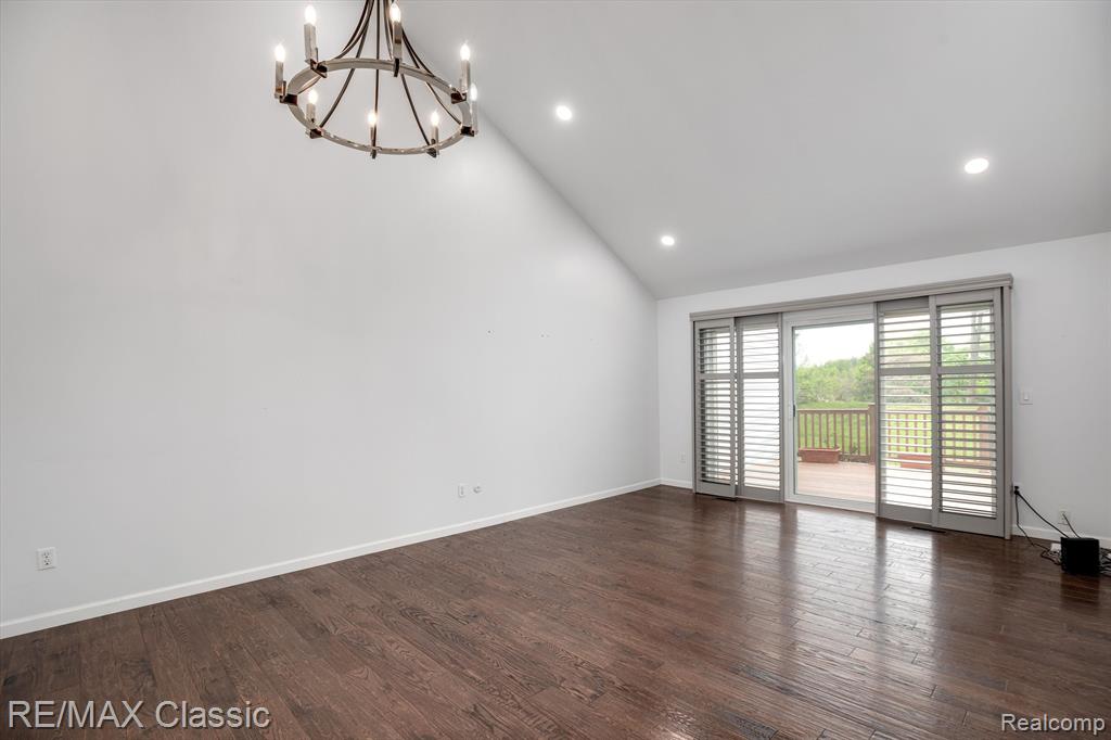 916 VILLAGE Way, South Lyon, MI 48178 — Photo 7