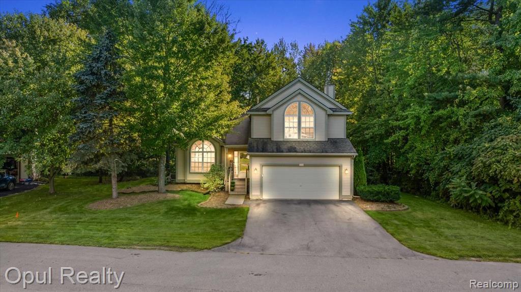 2730 Court Lane S, Howell, MI 48843