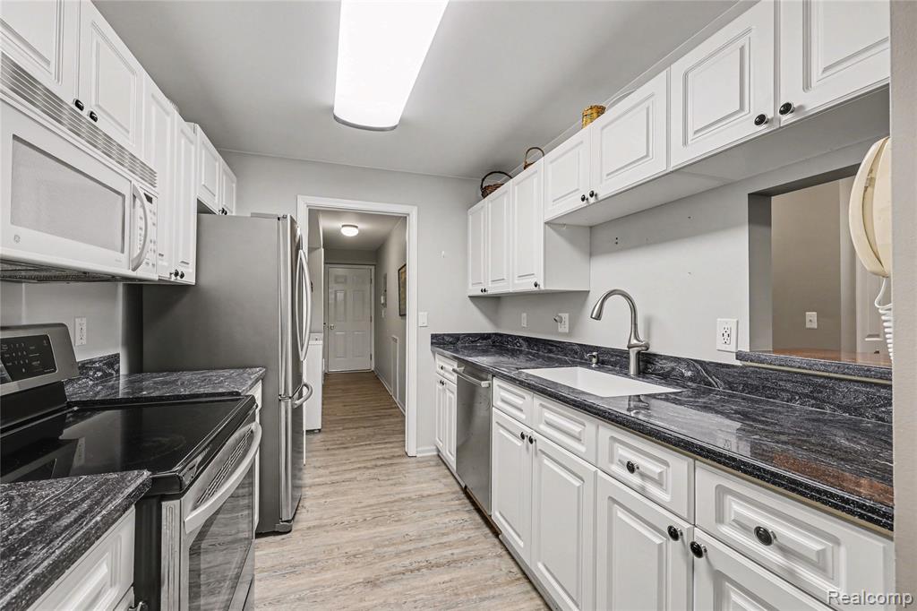 4578 Berkshire Drive, Sterling Heights, MI 48314 — Photo 14