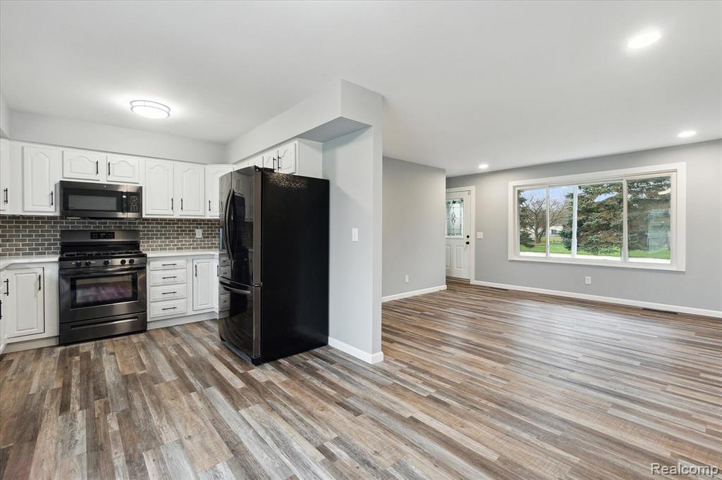 7107 FAIRGROVE Drive, Swartz Creek, MI 48473 — Photo 11