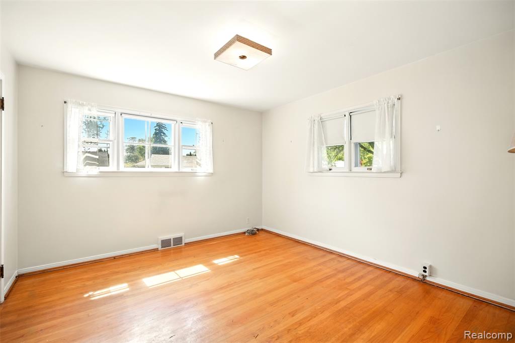 826 Shoreham Road, Grosse Pointe Woods, MI 48236 — Photo 13