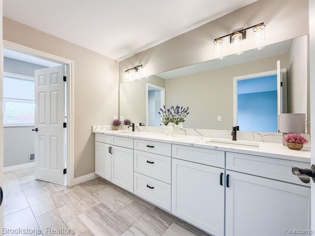 1728 John Paul Court, Oxford, MI 48371 — Photo 33