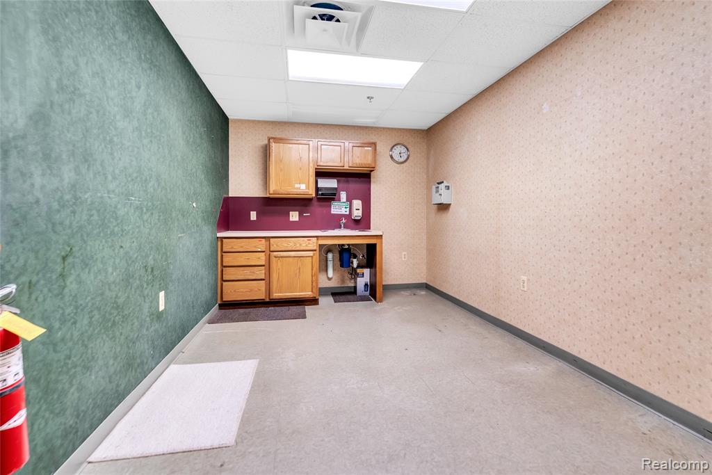 43722 Schoenherr Road, Sterling Heights, MI 48313 — Photo 19