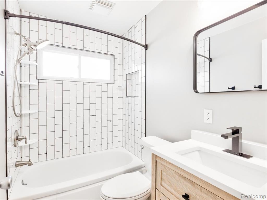 917 CAROLINA, Marysville, MI 48040 — Photo 18