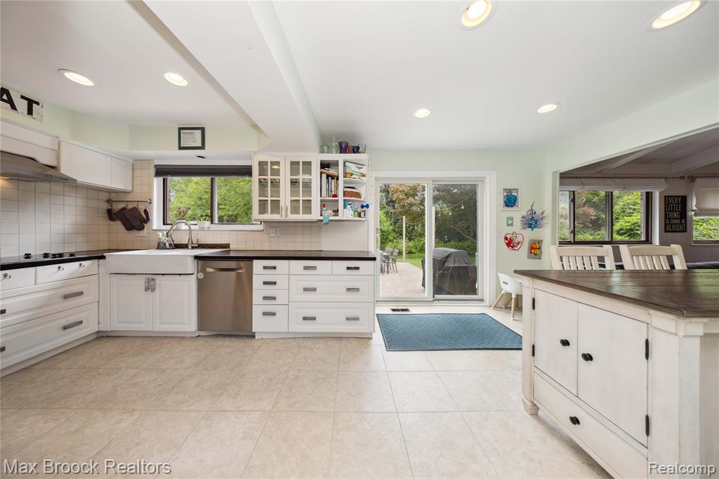 6247 Carpathian Court, West Bloomfield, MI 48324 — Photo 5