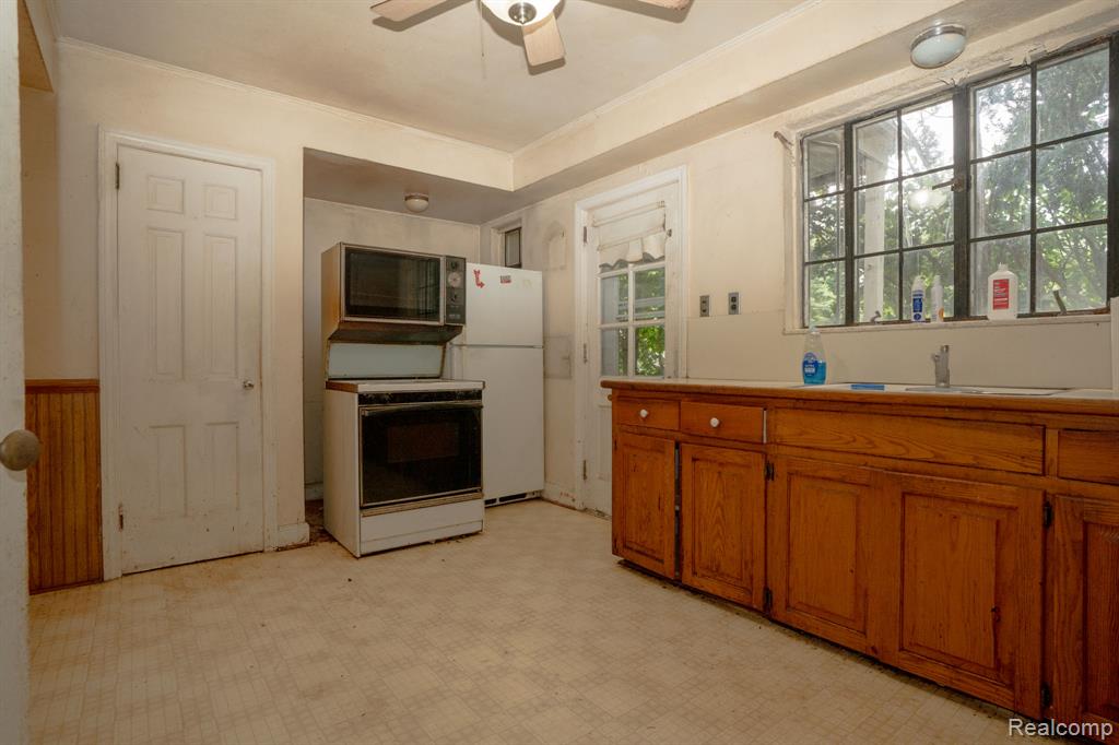 26120 Hendrie Boulevard, Huntington Woods, MI — Photo 20