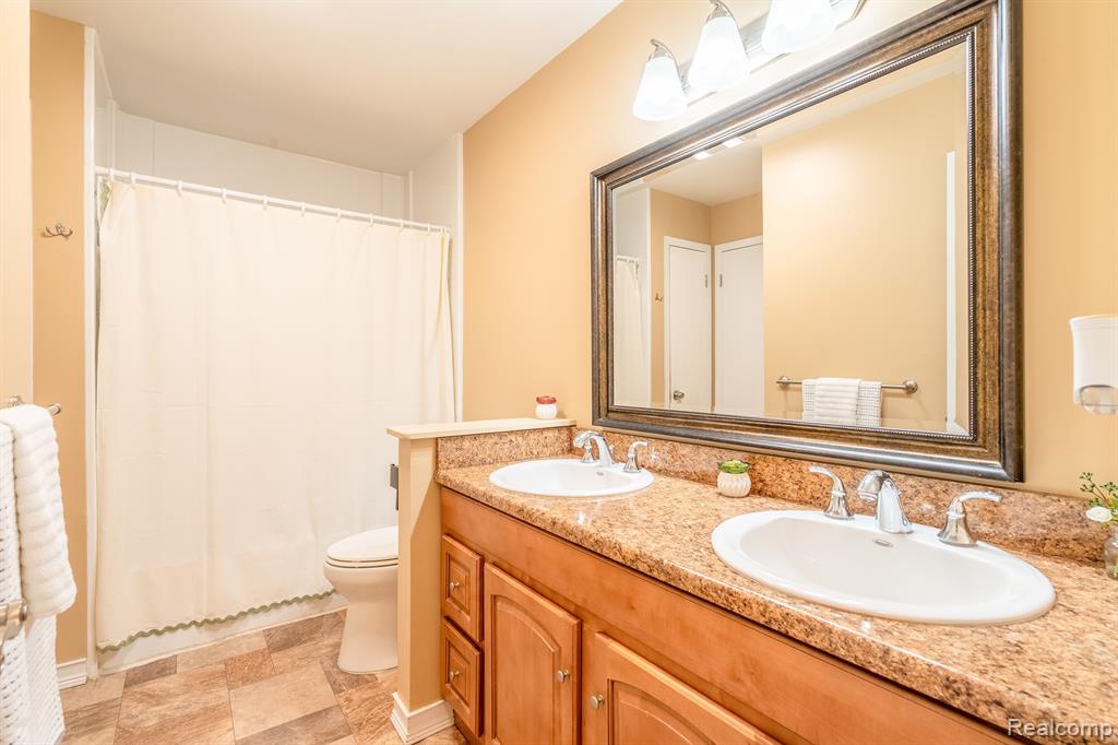 5745 NEW MEADOW Drive, Ypsilanti, MI 48197 — Photo 33