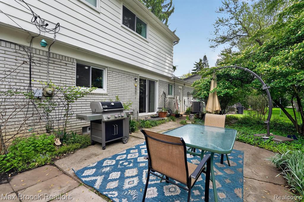 7456 Glengrove Drive, Bloomfield Hills, MI 48301 — Photo 41