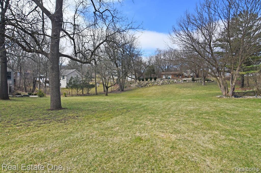 4909 ALGONQUIN Boulevard, Clarkston, MI 48348 — Photo 8