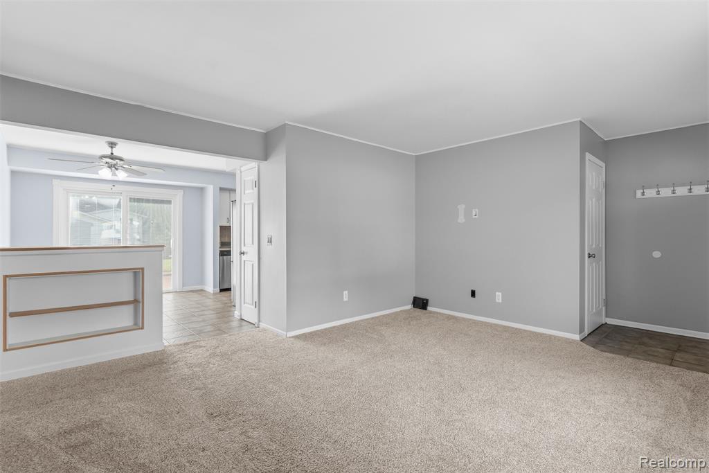 5155 Oxford Court, Swartz Creek, MI 48473 — Photo 9