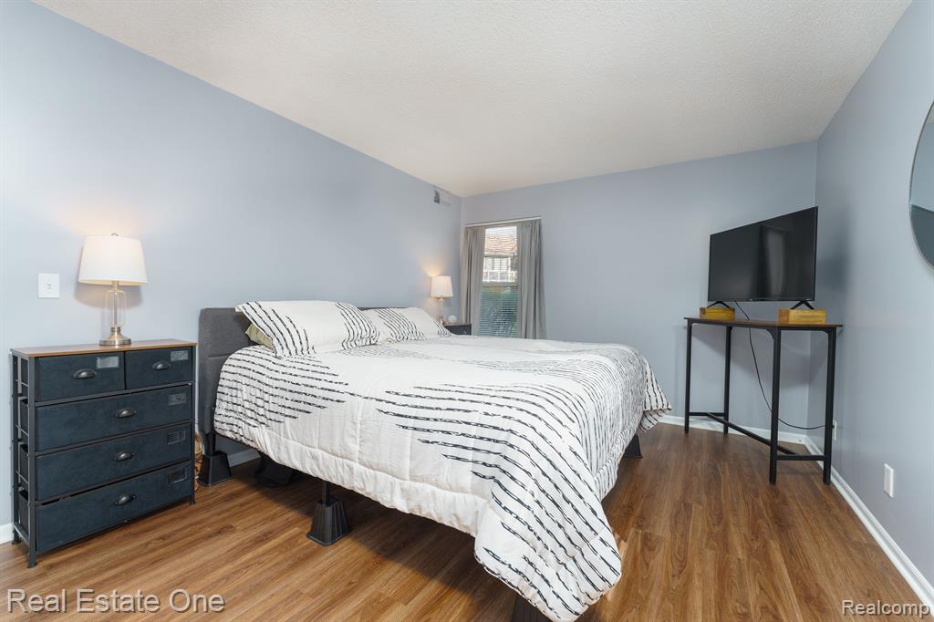 61121 GREENWOOD Drive, South Lyon, MI 48178 — Photo 13