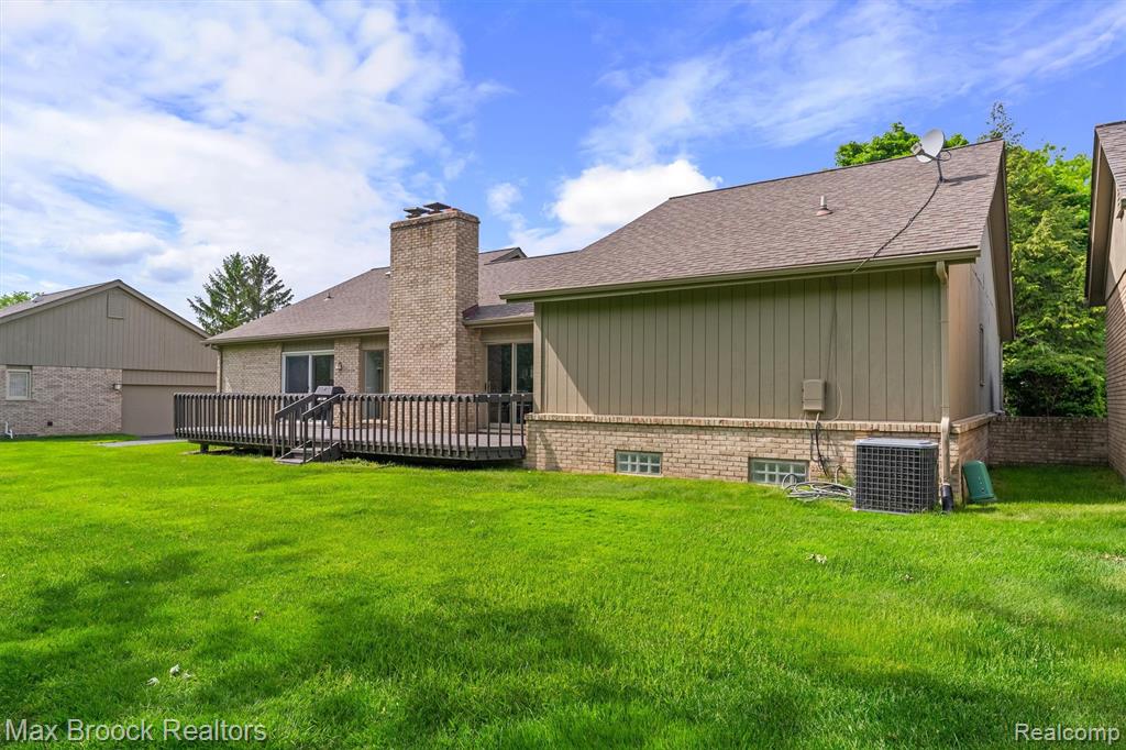 5725 Ridgewood Road, West Bloomfield, MI — Photo 36