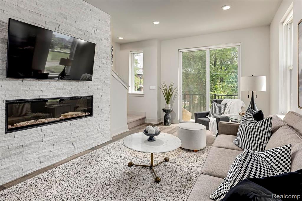 3692 TRUMBULL Street - Photo 3