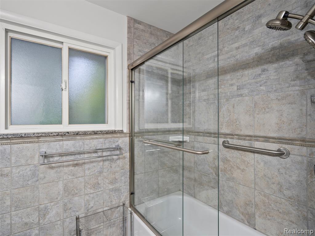 8211 Saint John Street, Utica, MI 48317 — Photo 14