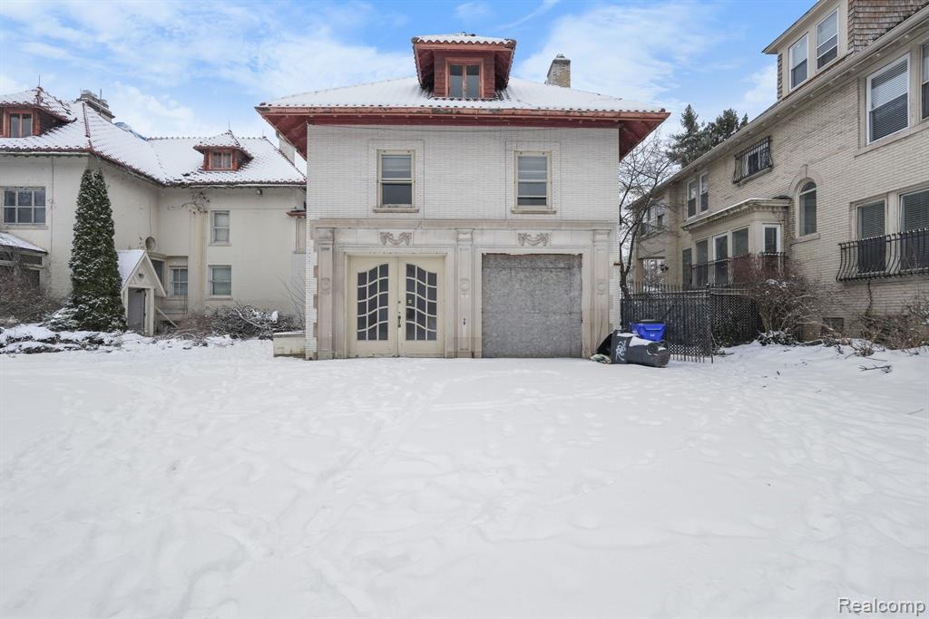 649 VAN DYKE Street, Detroit, MI 48214 — Photo 8