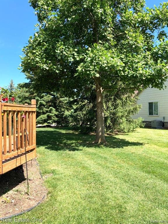 2054 MAPLEHURST Drive, 46, Commerce Twp, MI 48390 — Photo 23