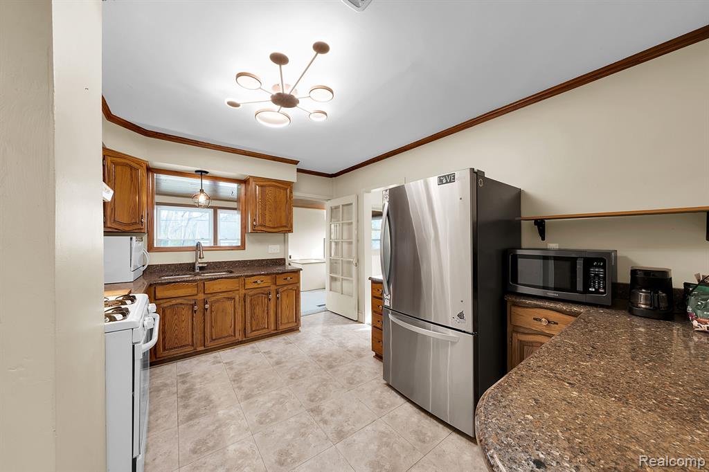 15410 Marilyn Avenue, Plymouth, MI 48170 — Photo 11