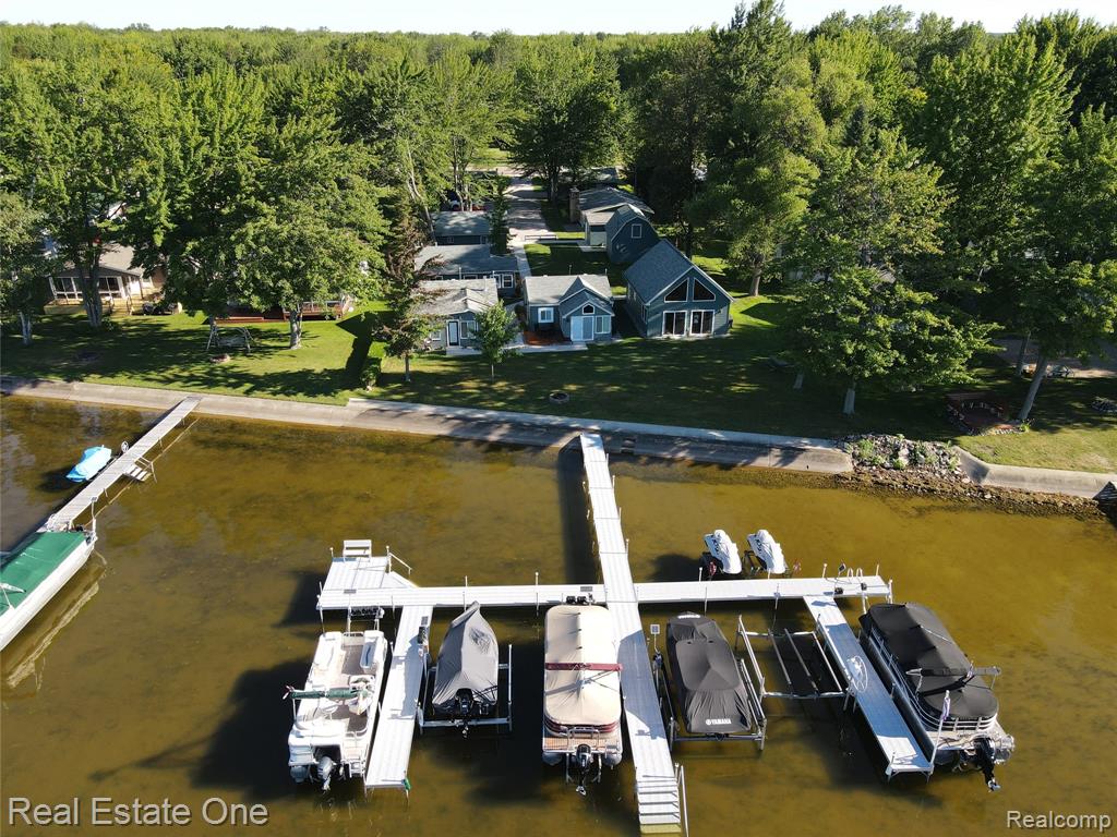 8175 E HOUGHTON LAKE, 1, Houghton Lake, MI 48629 — Photo 32