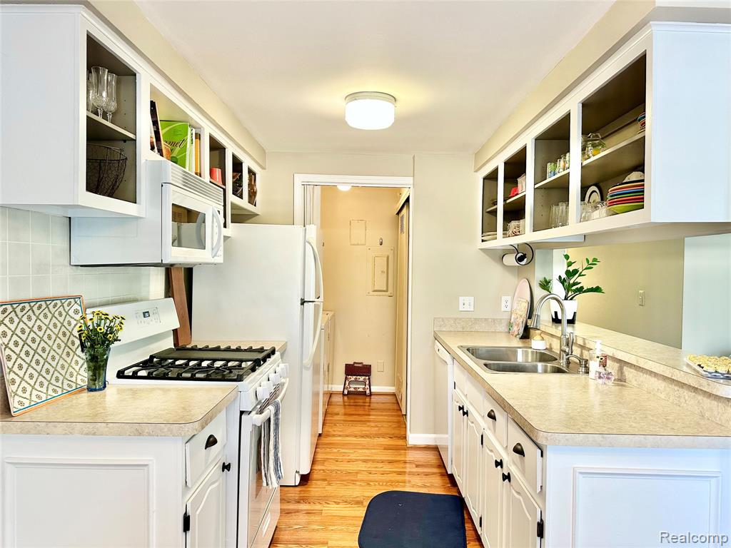 21140 E Glen Haven Circle, Novi, MI 48167 — Photo 15