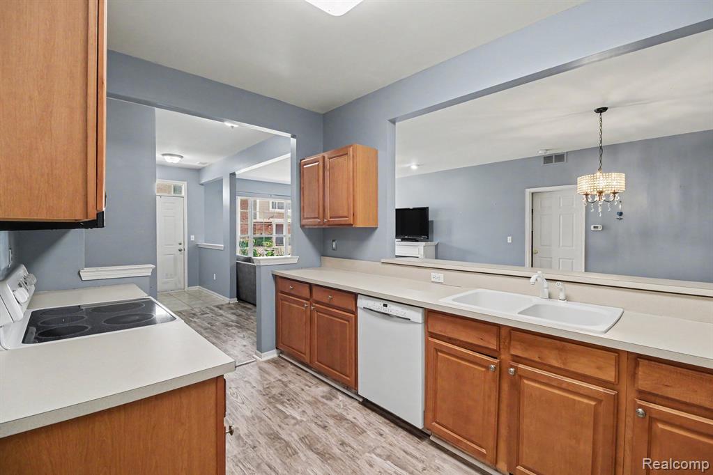 16339 Chatham Drive, Macomb, MI 48044 — Photo 11