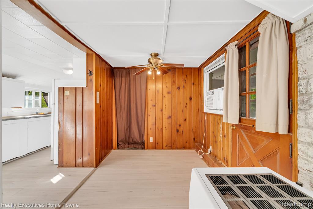 4188 Pine Grove Avenue, Fort Gratiot, MI 48059 — Photo 11