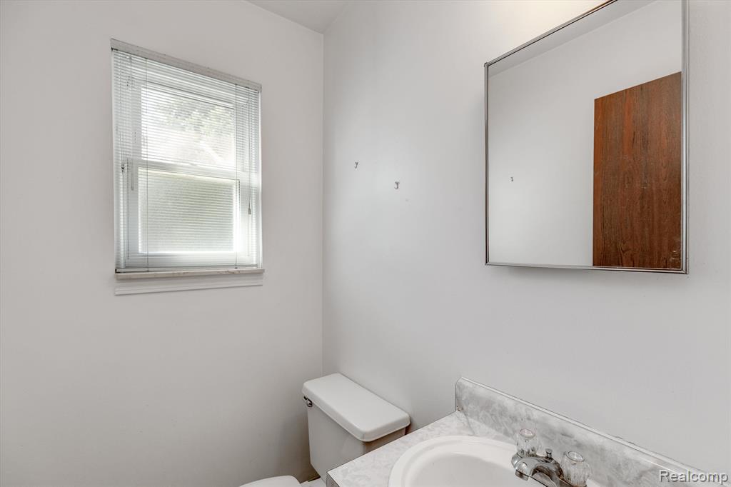 8625 BROUGHAM Drive, Sterling Heights, MI 48312 — Photo 12