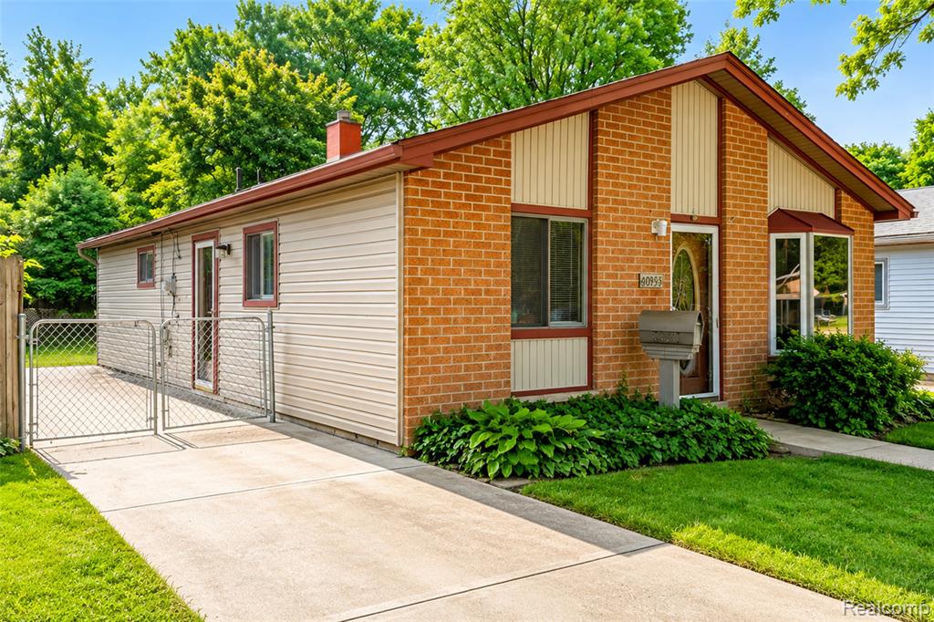 8095 Syracuse Street, Taylor, MI — Photo 2
