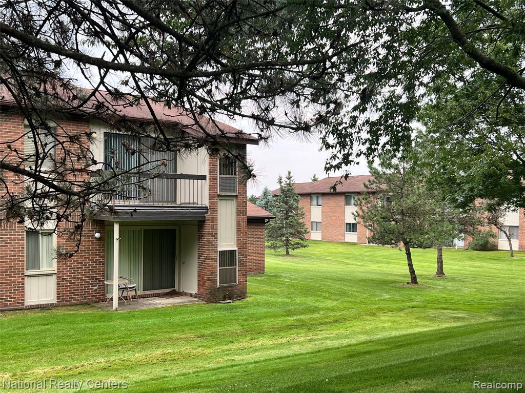 33911 Pondview Circle, Livonia, MI 48152 — Photo 26