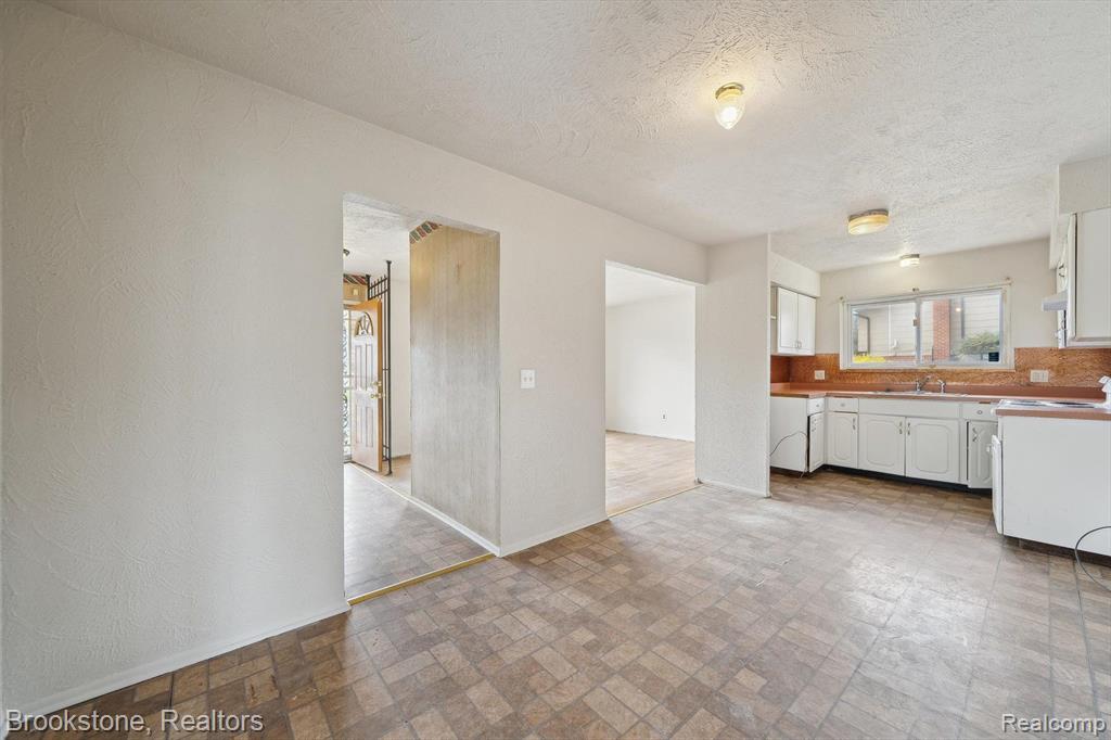 400 JOSLYN Avenue, Pontiac, MI 48342 — Photo 11